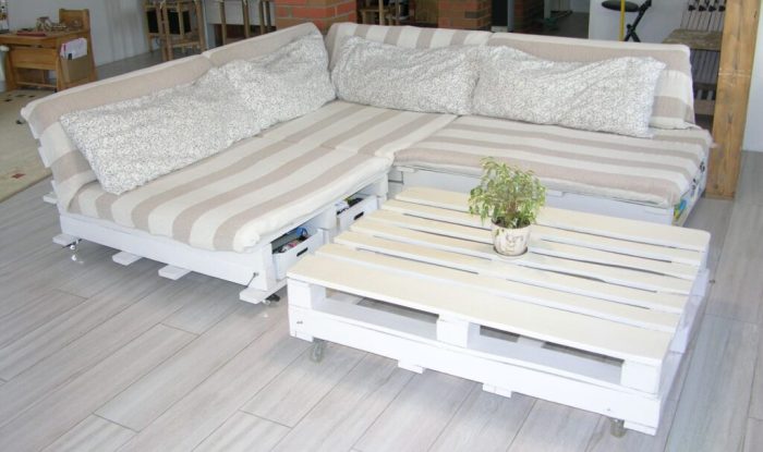 Diy sofa from pallets